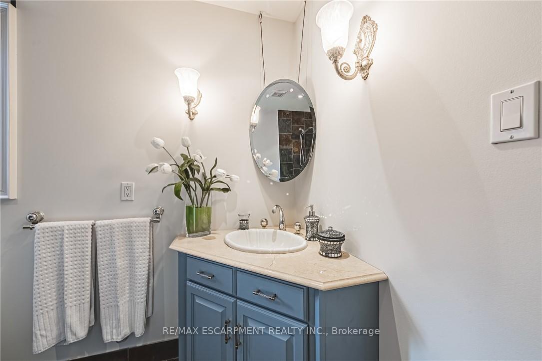 Photo 31 of 712 Highvalley Road, Hamilton, Ancaster — HOMEH