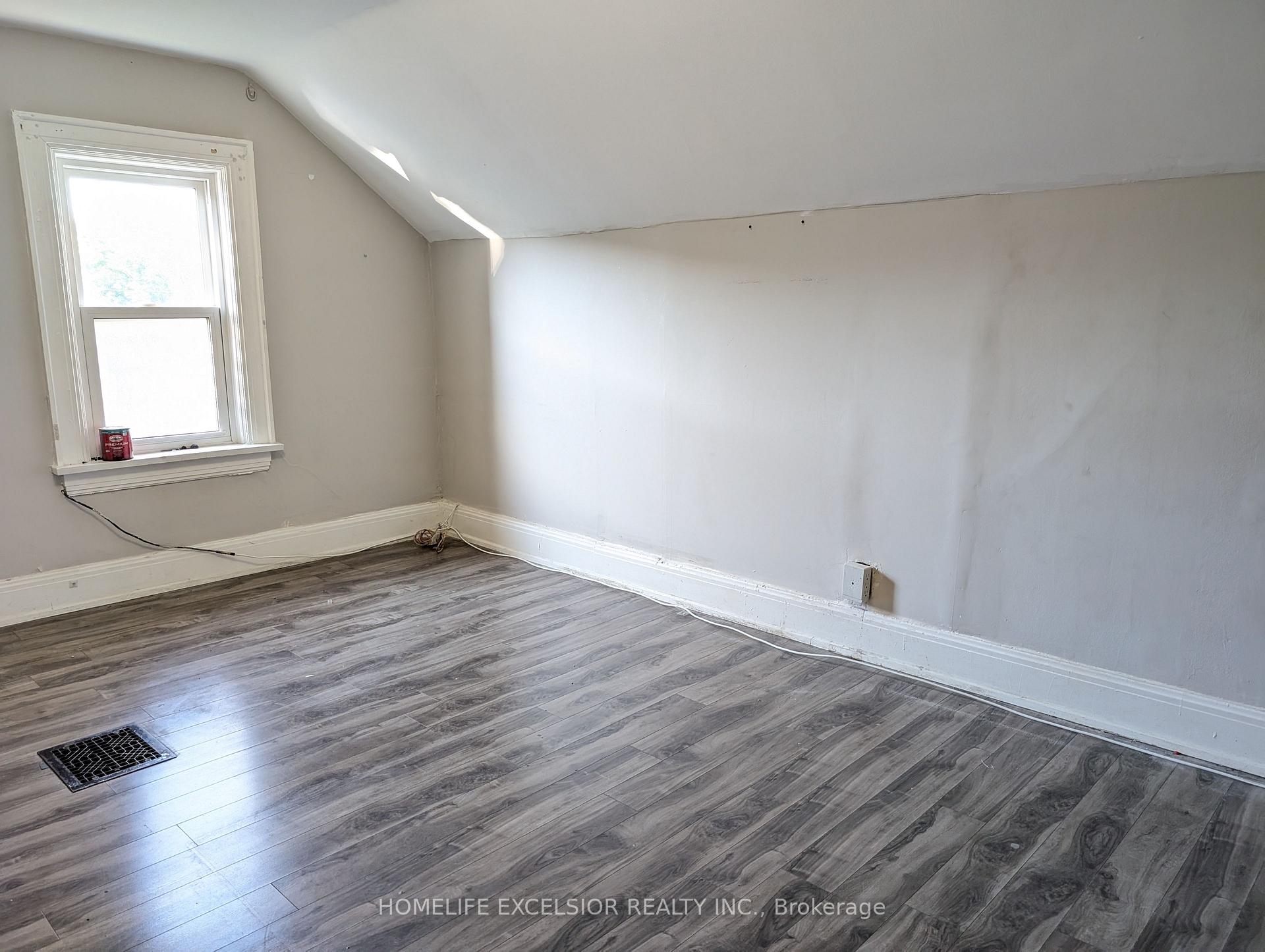 Photo 12 of Unit Upper, 20 Williams Street E, Oshawa, Centennial — HOMEH