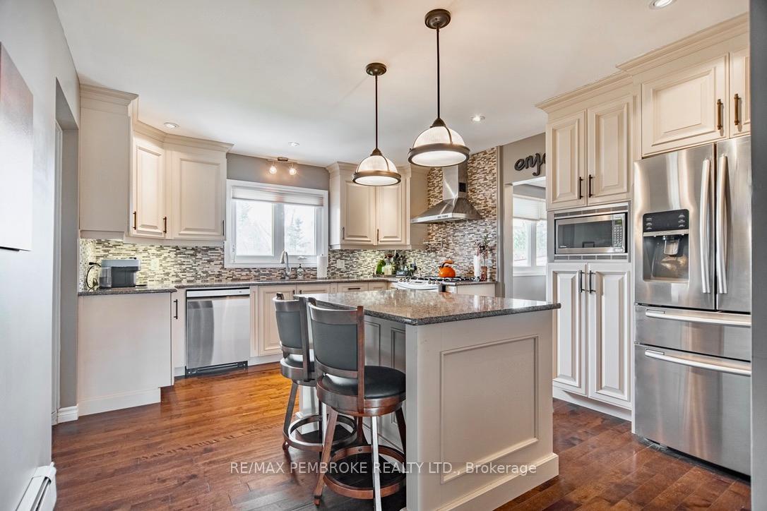 Photo 8 of 282 Clemow Avenue, Pembroke, Pembroke — HOMEH