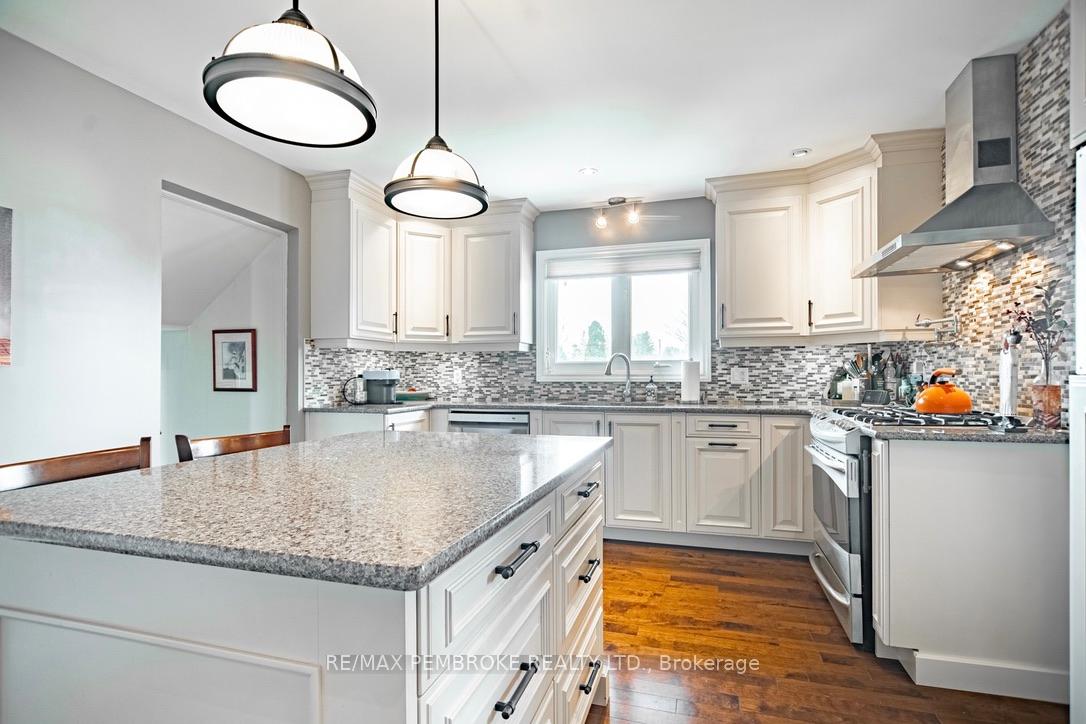 Photo 14 of 282 Clemow Avenue, Pembroke, Pembroke — HOMEH