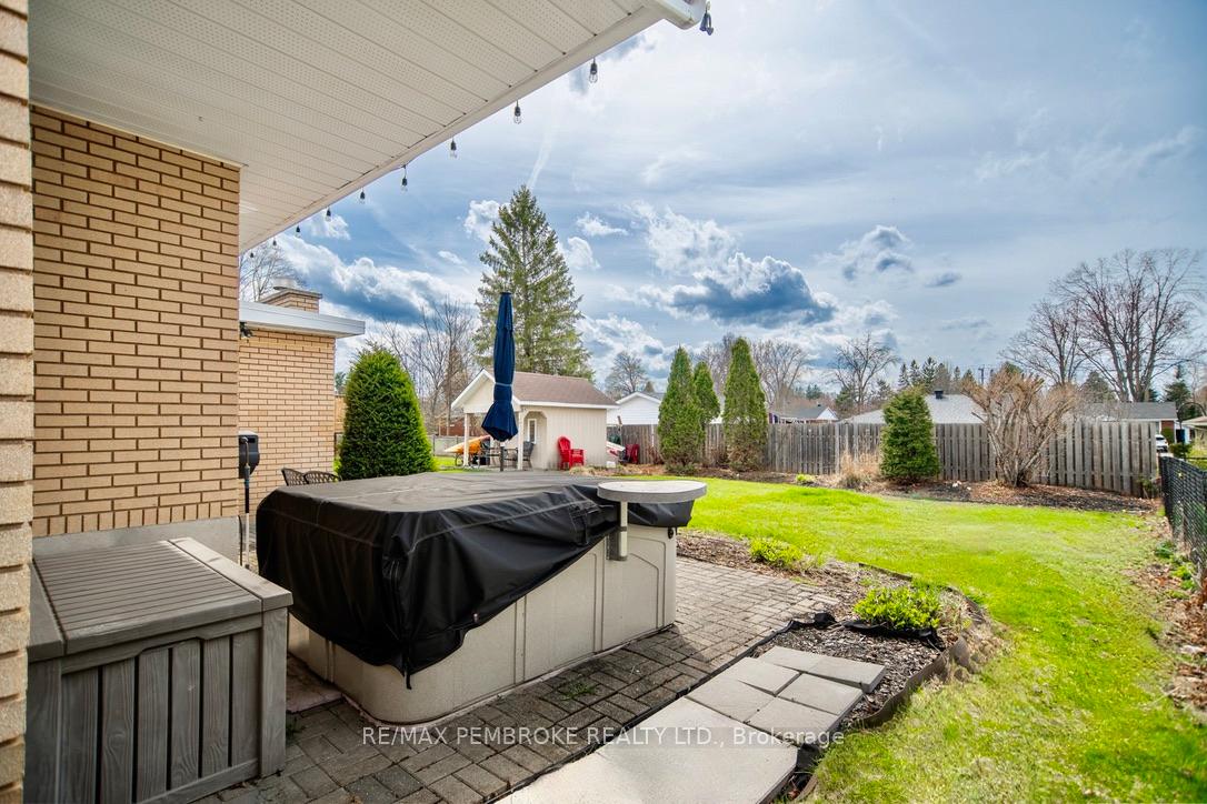 Photo 35 of 282 Clemow Avenue, Pembroke, Pembroke — HOMEH