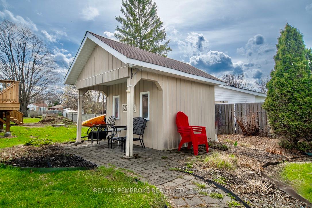 Photo 36 of 282 Clemow Avenue, Pembroke, Pembroke — HOMEH