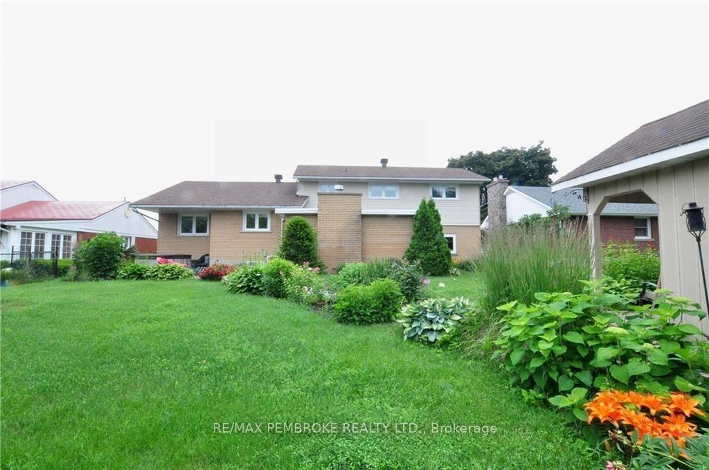 Photo 42 of 282 Clemow Avenue, Pembroke, Pembroke — HOMEH