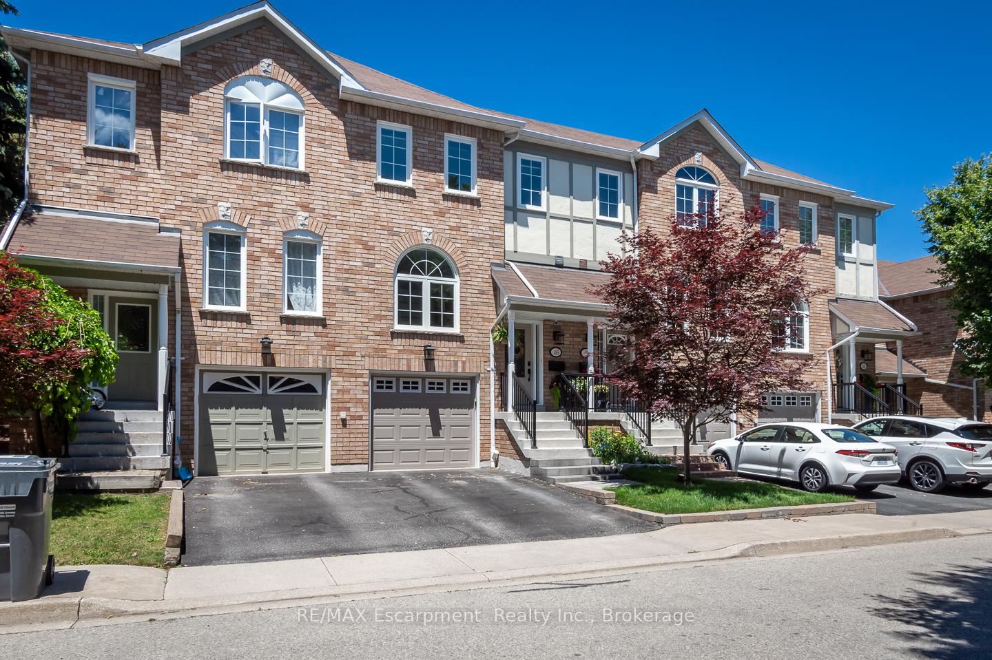 Front of Unit 46, 2350 Britannia Road W