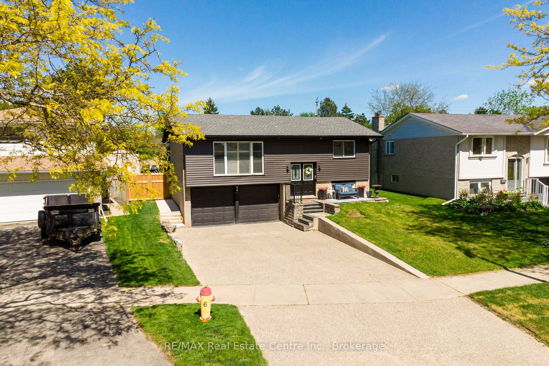 Photo 4 of 44 Oakhurst Crescent N, Kitchener, Grand River North — HOMEH