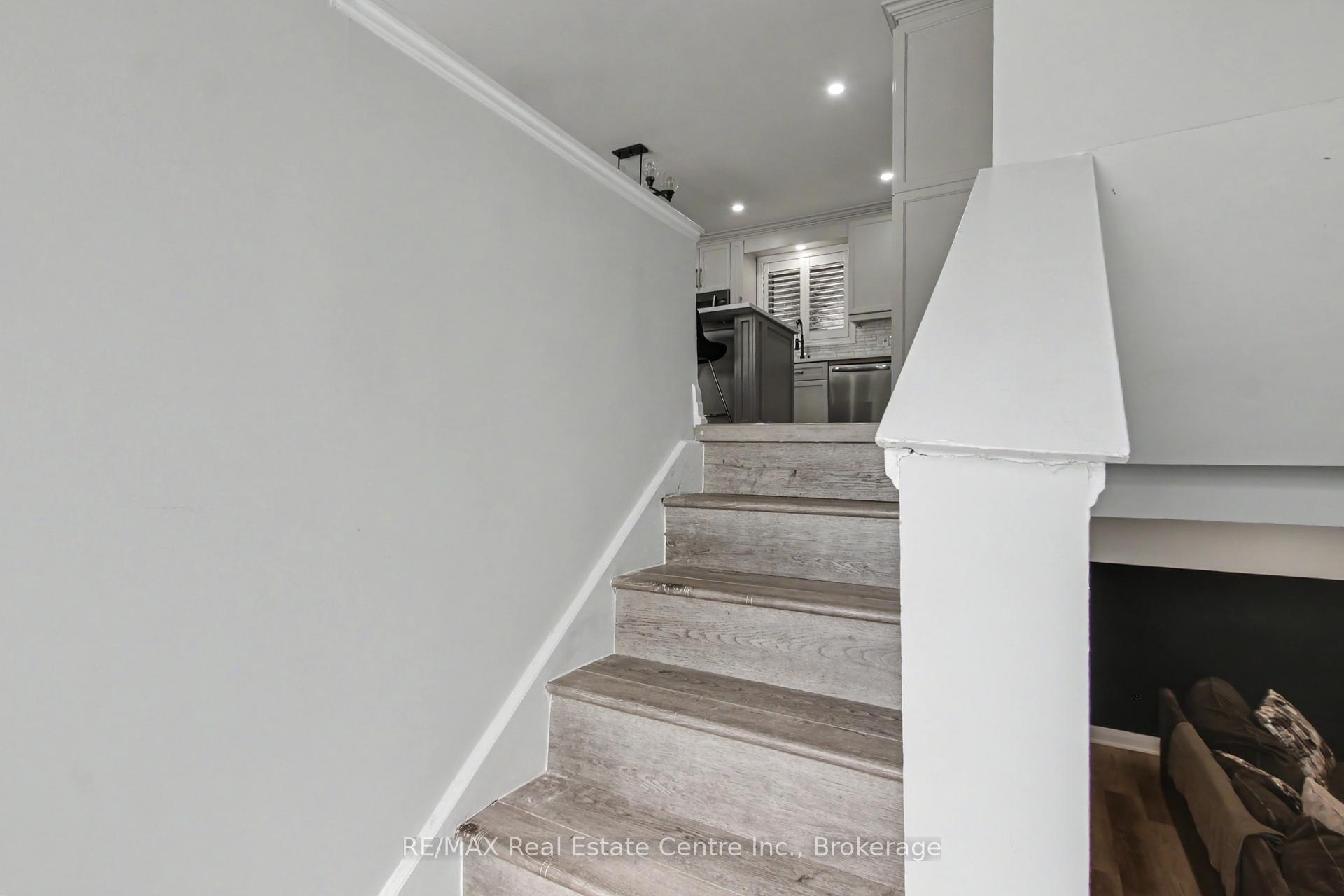 Photo 8 of 44 Oakhurst Crescent N, Kitchener, Grand River North — HOMEH