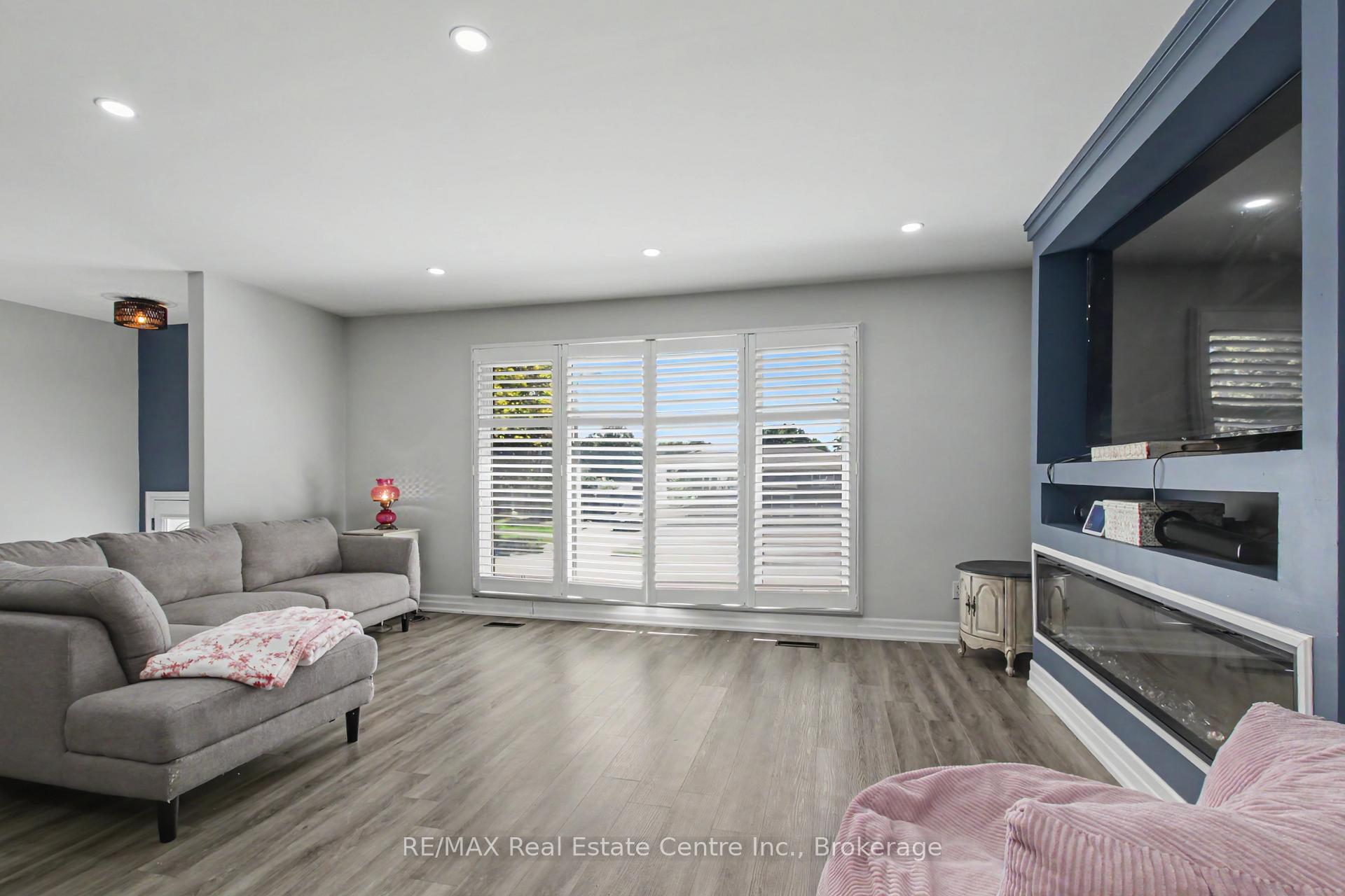 Photo 10 of 44 Oakhurst Crescent N, Kitchener, Grand River North — HOMEH