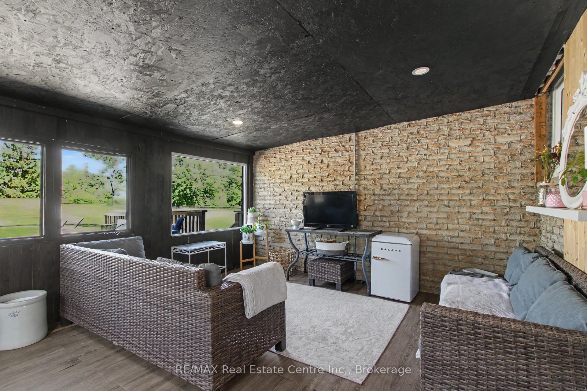 Photo 17 of 44 Oakhurst Crescent N, Kitchener, Grand River North — HOMEH