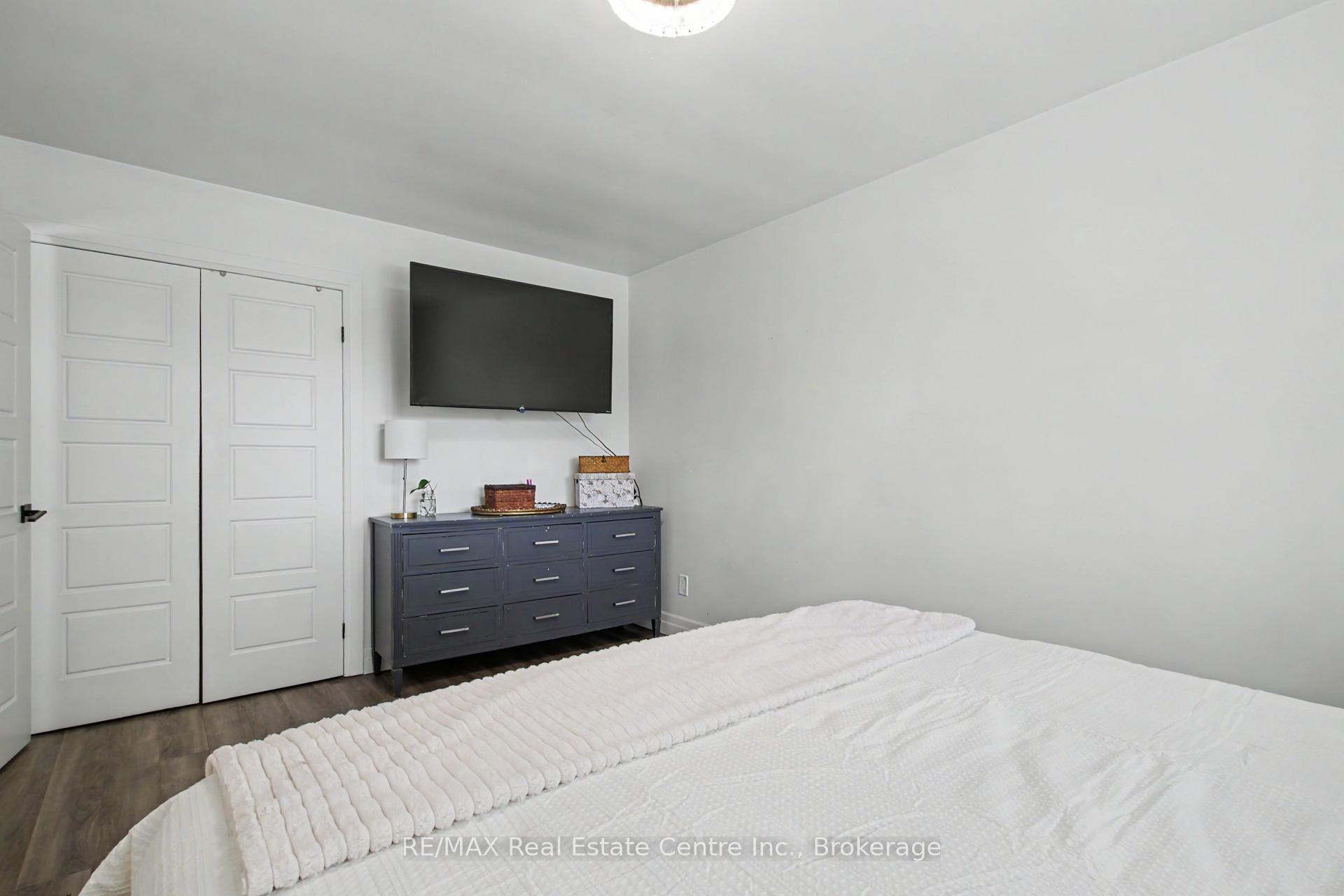 Photo 20 of 44 Oakhurst Crescent N, Kitchener, Grand River North — HOMEH