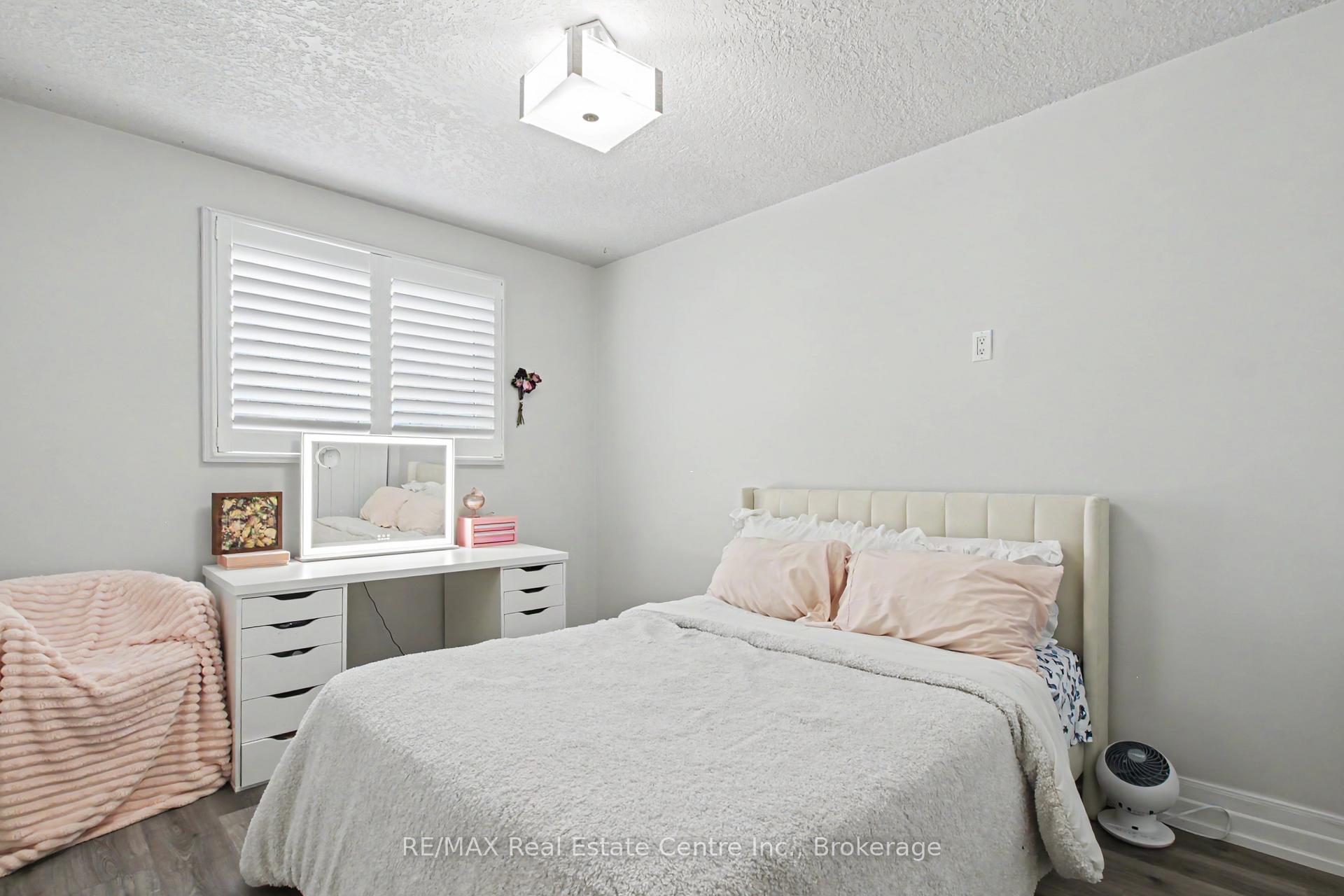 Photo 22 of 44 Oakhurst Crescent N, Kitchener, Grand River North — HOMEH