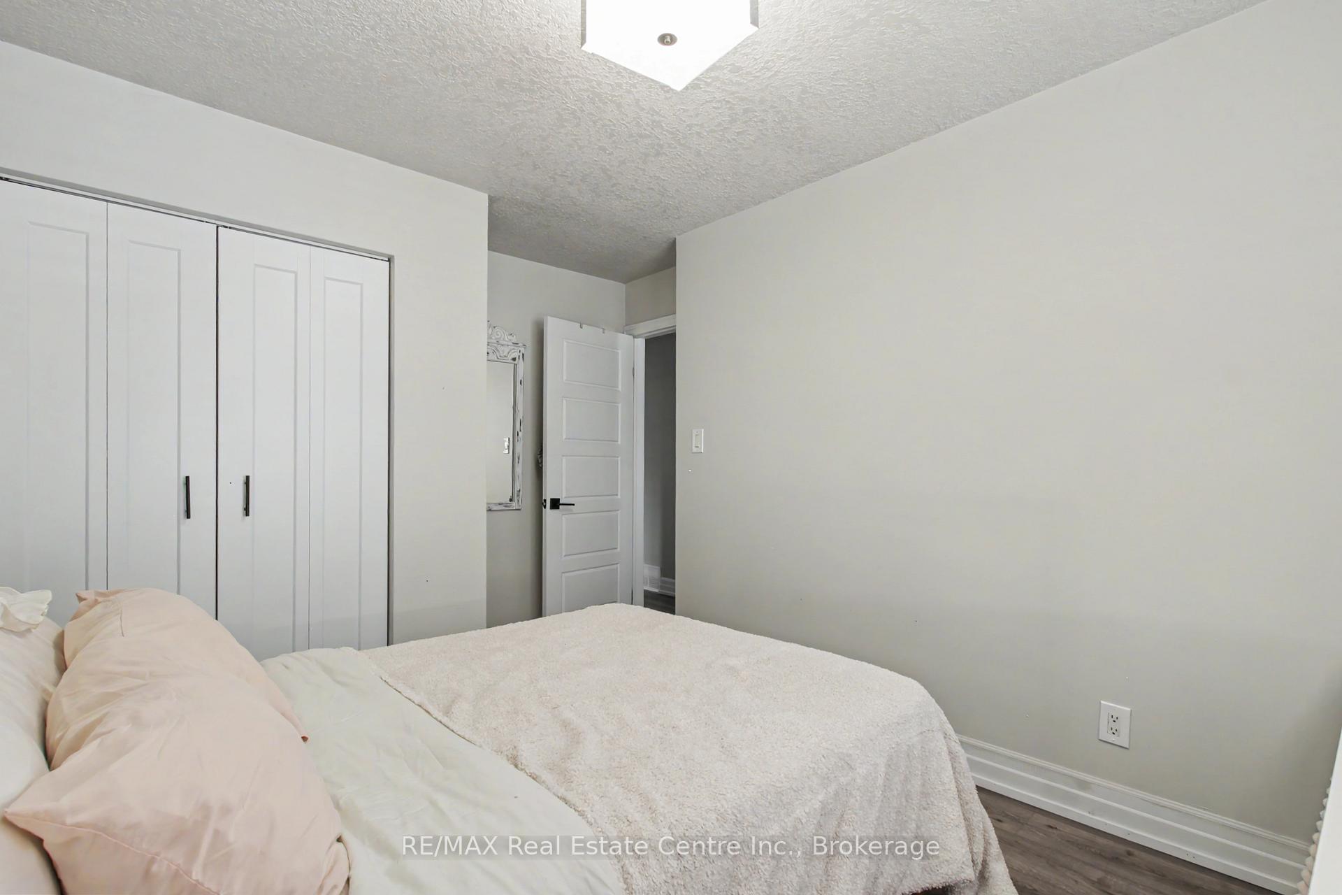 Photo 23 of 44 Oakhurst Crescent N, Kitchener, Grand River North — HOMEH