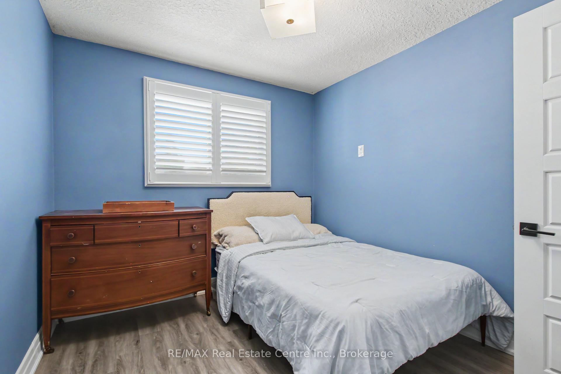 Photo 24 of 44 Oakhurst Crescent N, Kitchener, Grand River North — HOMEH