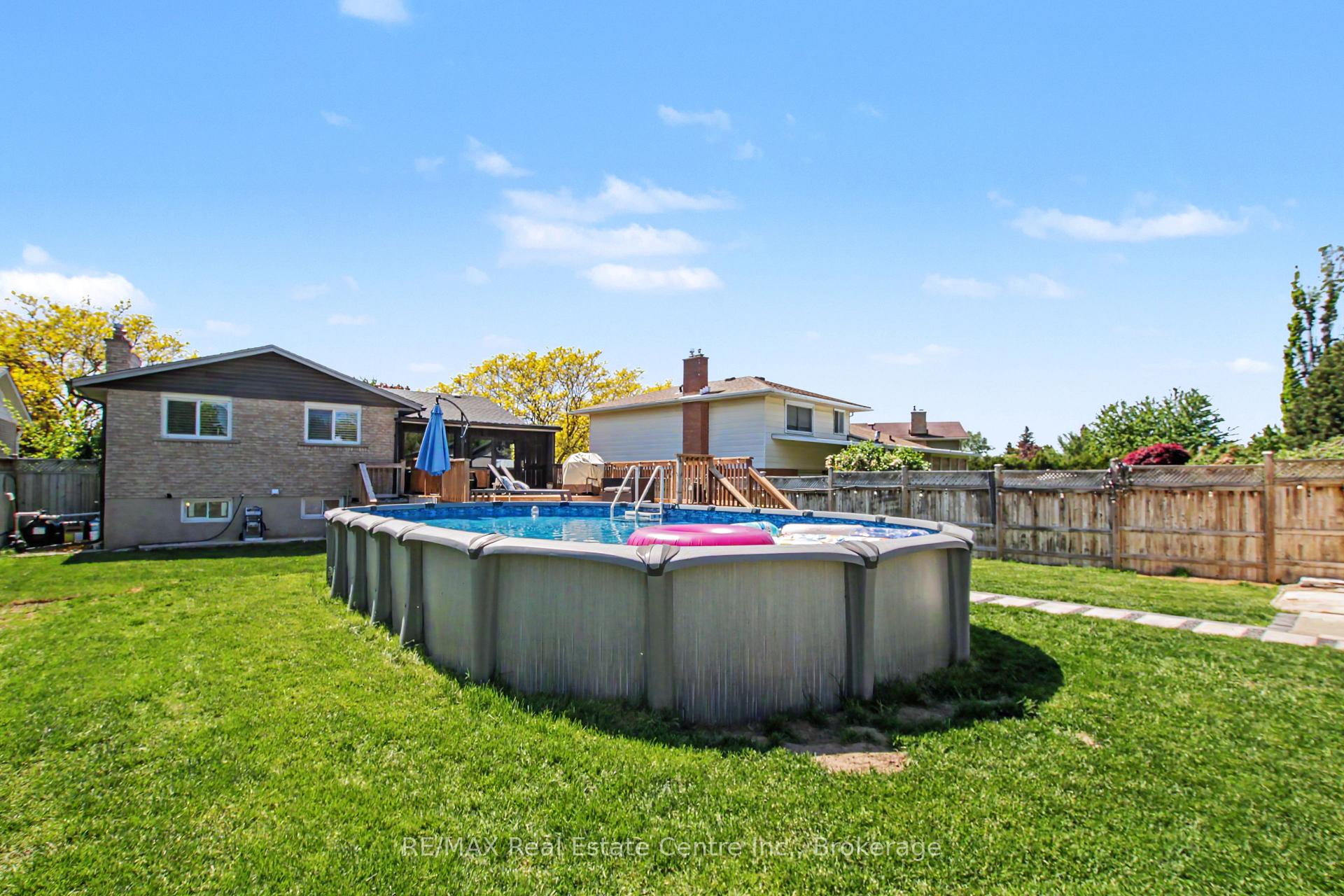 Photo 33 of 44 Oakhurst Crescent N, Kitchener, Grand River North — HOMEH