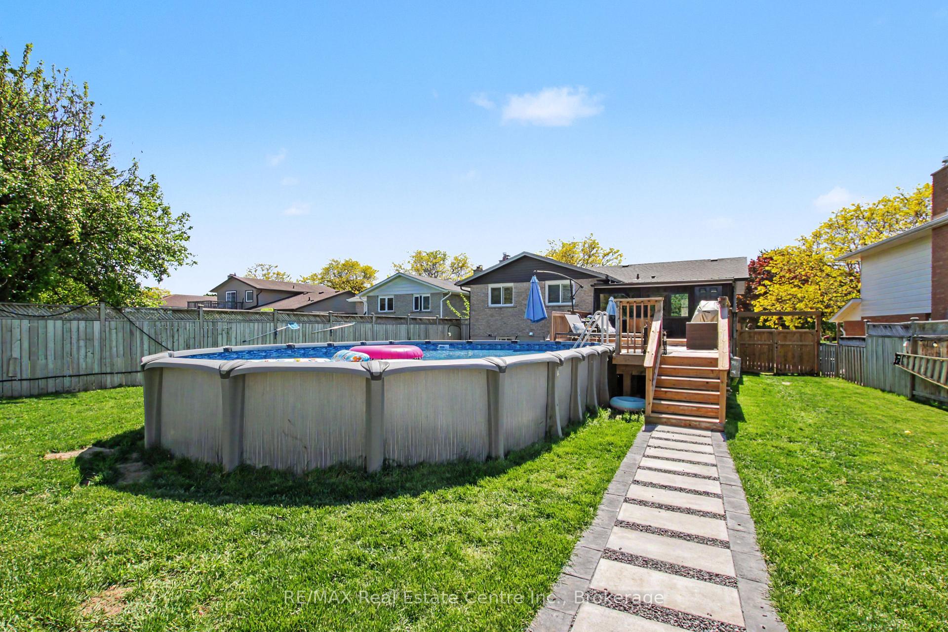 Photo 34 of 44 Oakhurst Crescent N, Kitchener, Grand River North — HOMEH