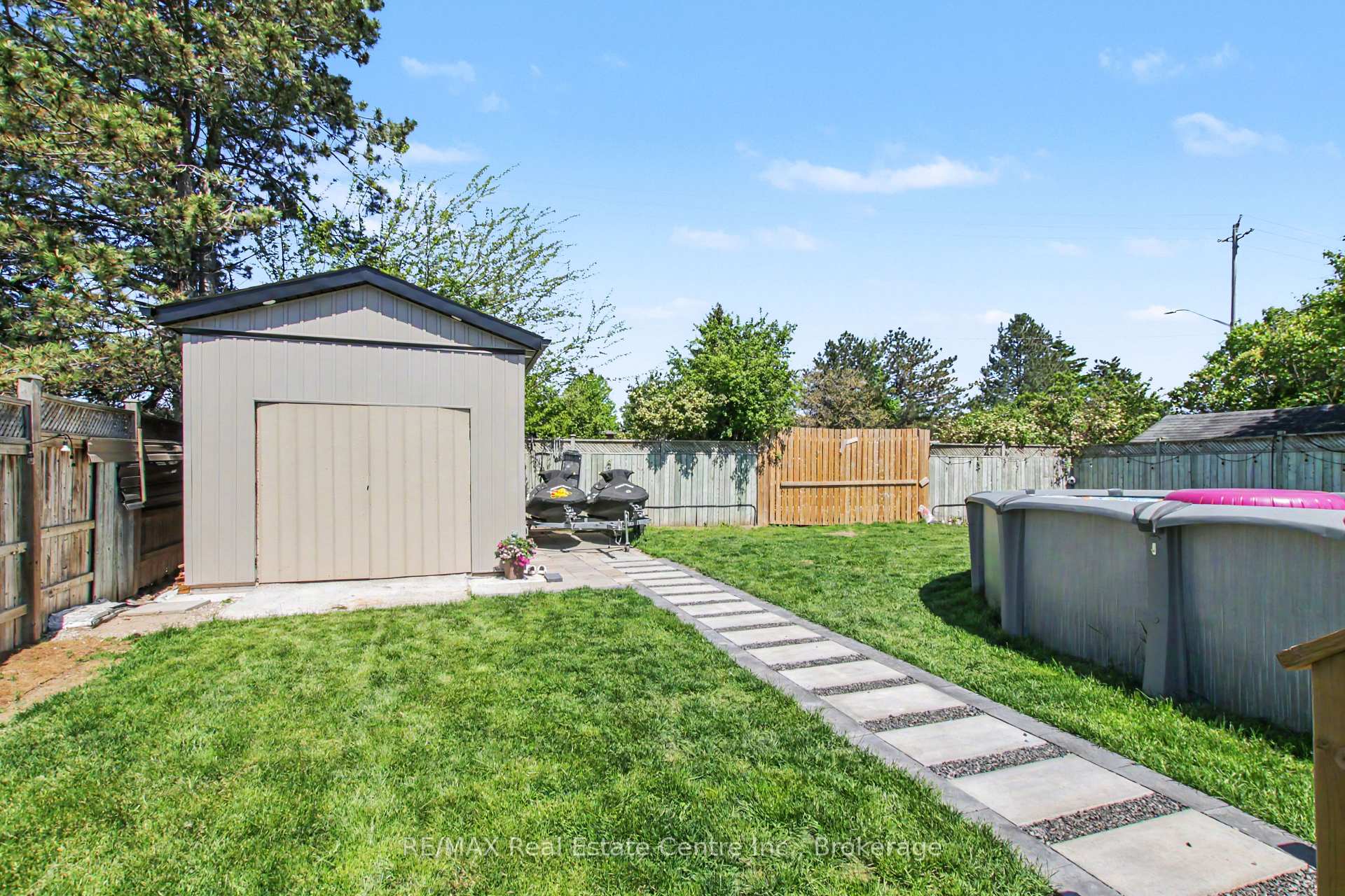 Photo 36 of 44 Oakhurst Crescent N, Kitchener, Grand River North — HOMEH