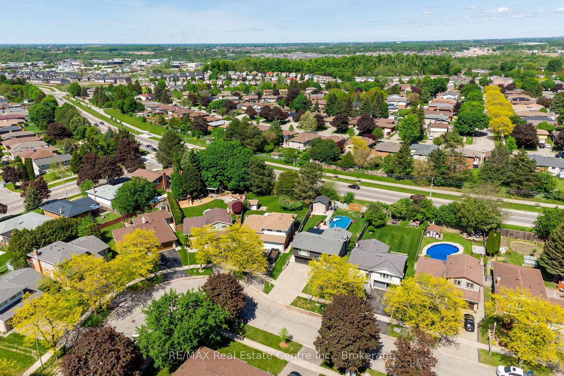 Photo 37 of 44 Oakhurst Crescent N, Kitchener, Grand River North — HOMEH