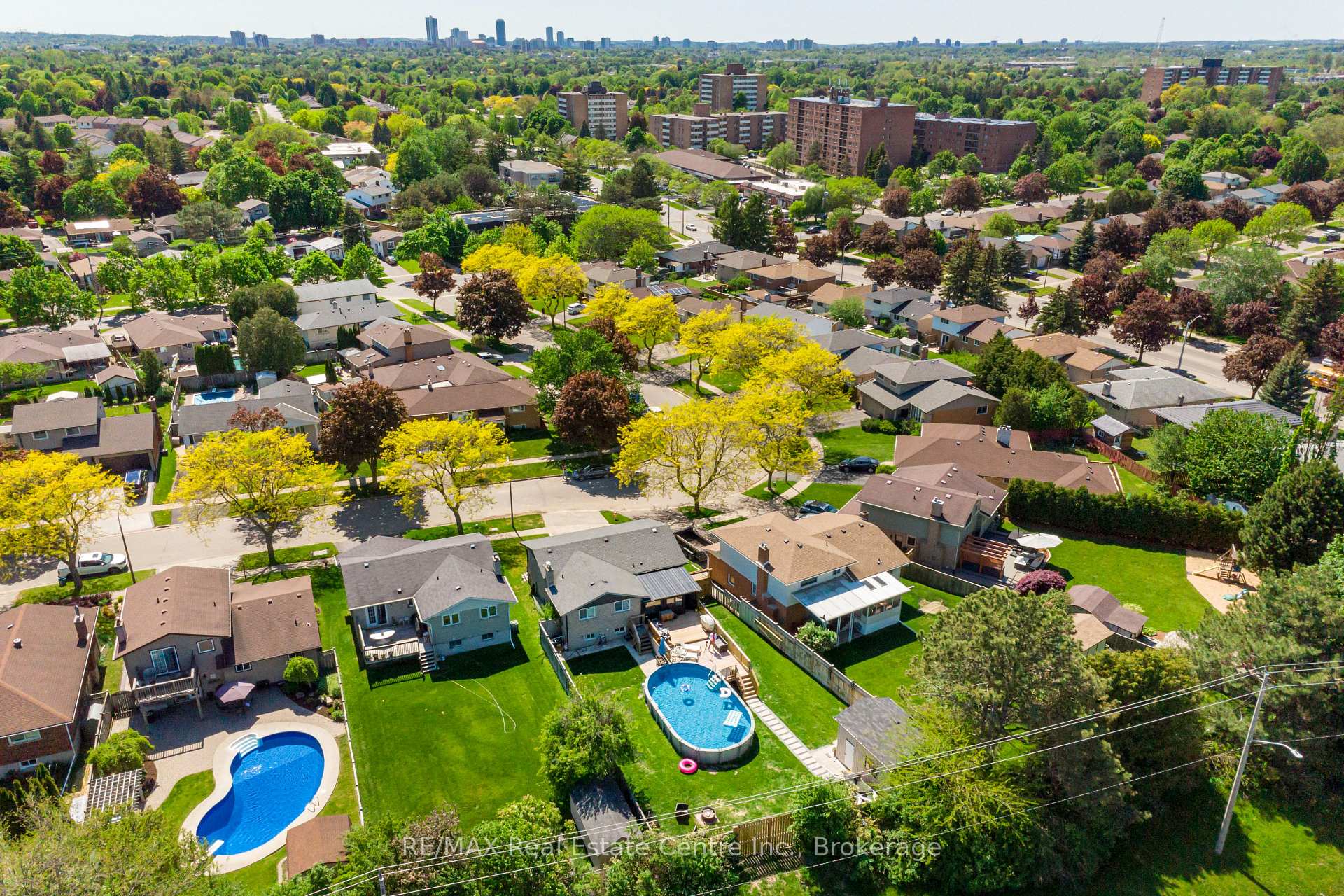 Photo 38 of 44 Oakhurst Crescent N, Kitchener, Grand River North — HOMEH