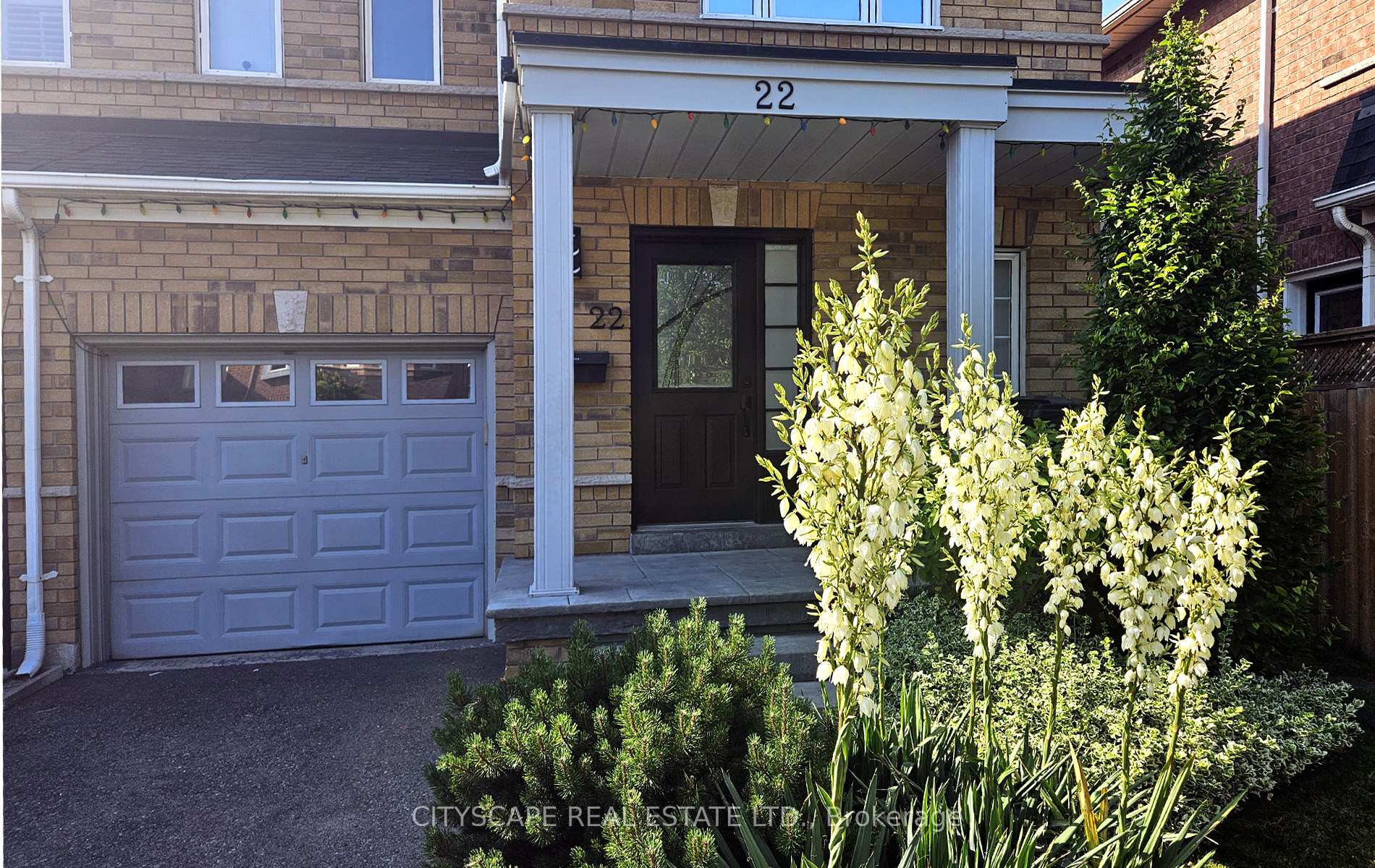 Photo 3 of 22 Windom Road, Toronto, Flemingdon Park — HOMEH