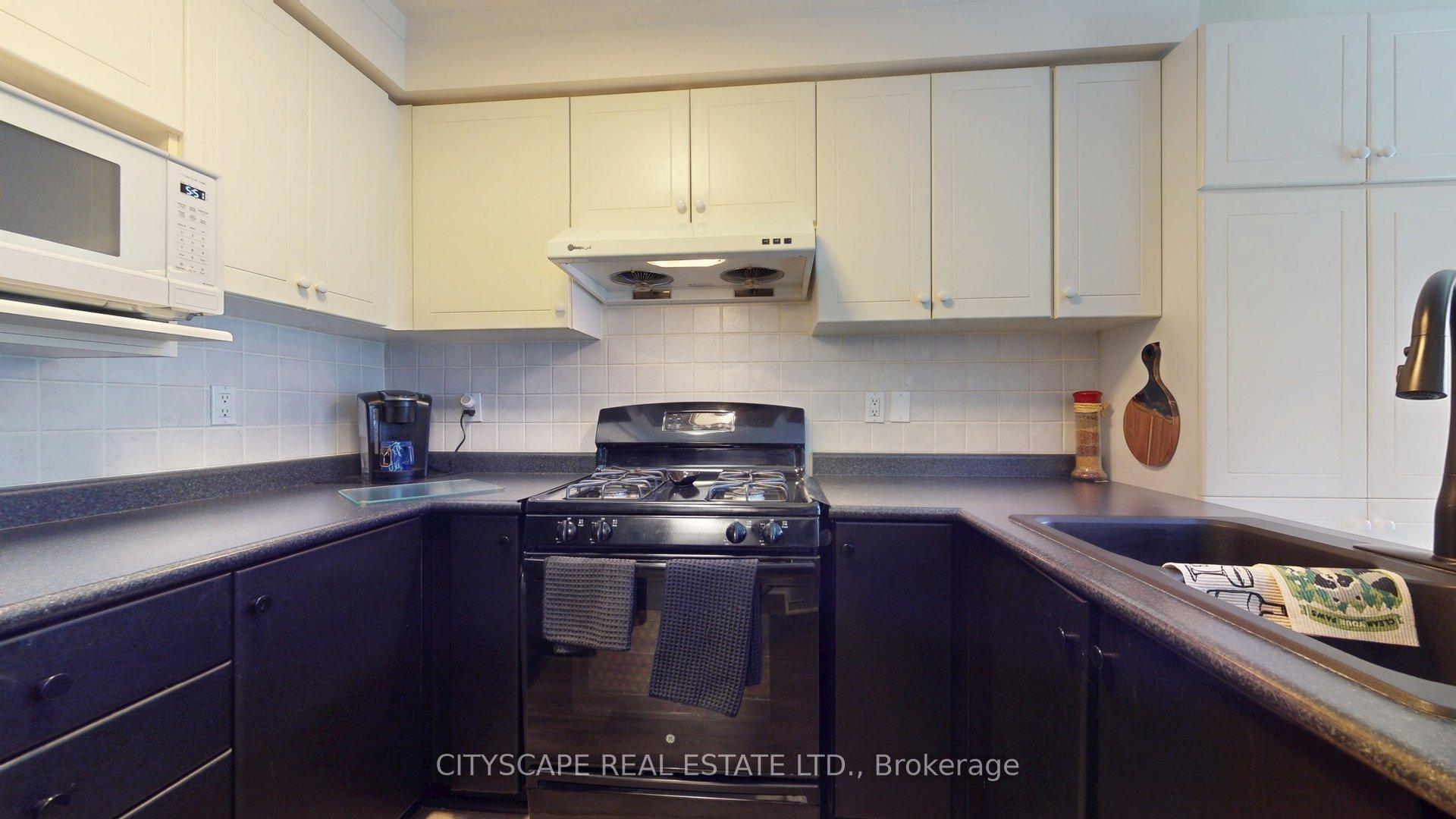 Photo 5 of 22 Windom Road, Toronto, Flemingdon Park — HOMEH