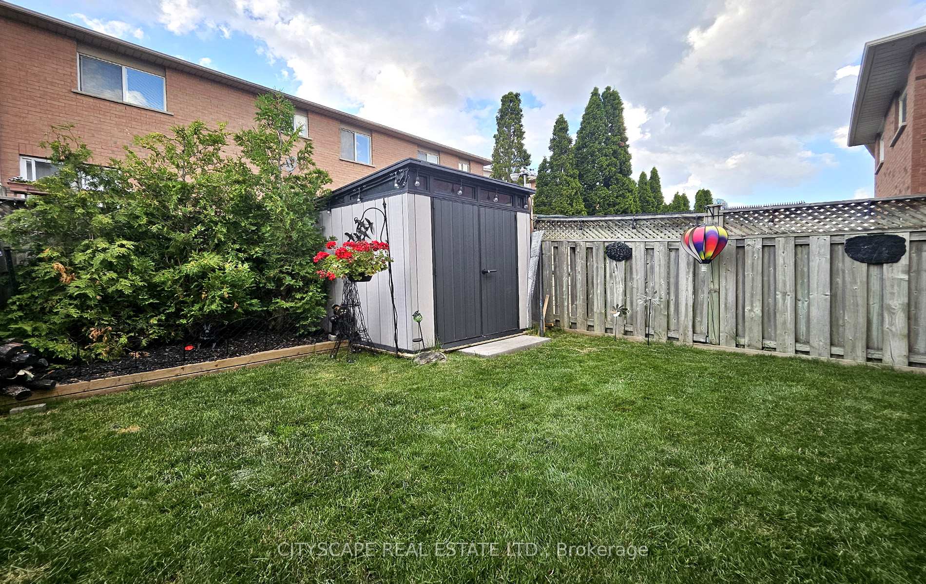 Photo 17 of 22 Windom Road, Toronto, Flemingdon Park — HOMEH