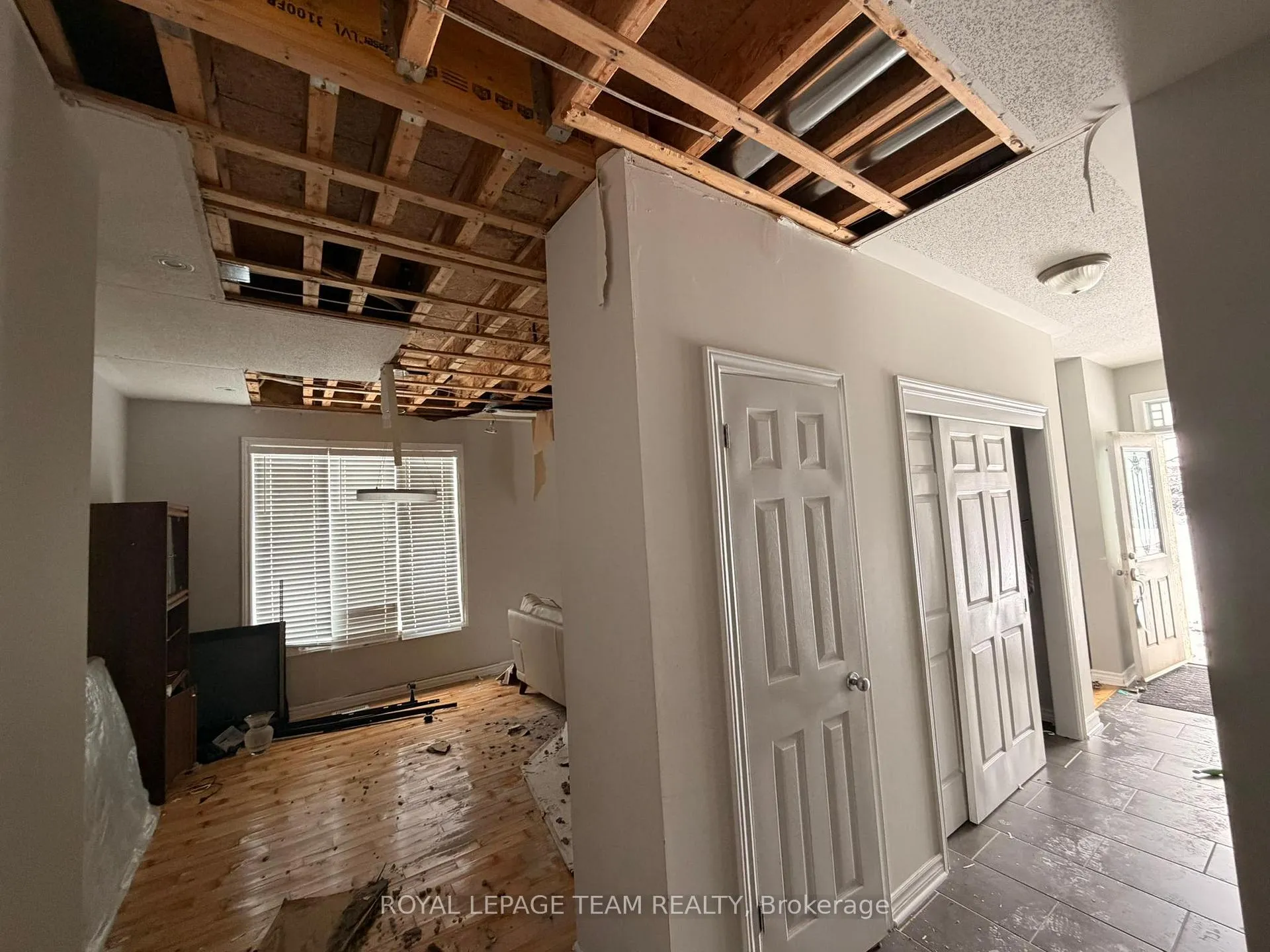 Photo 6 of 300 Fairlakes Way, Ottawa, Avalon East — HOMEH