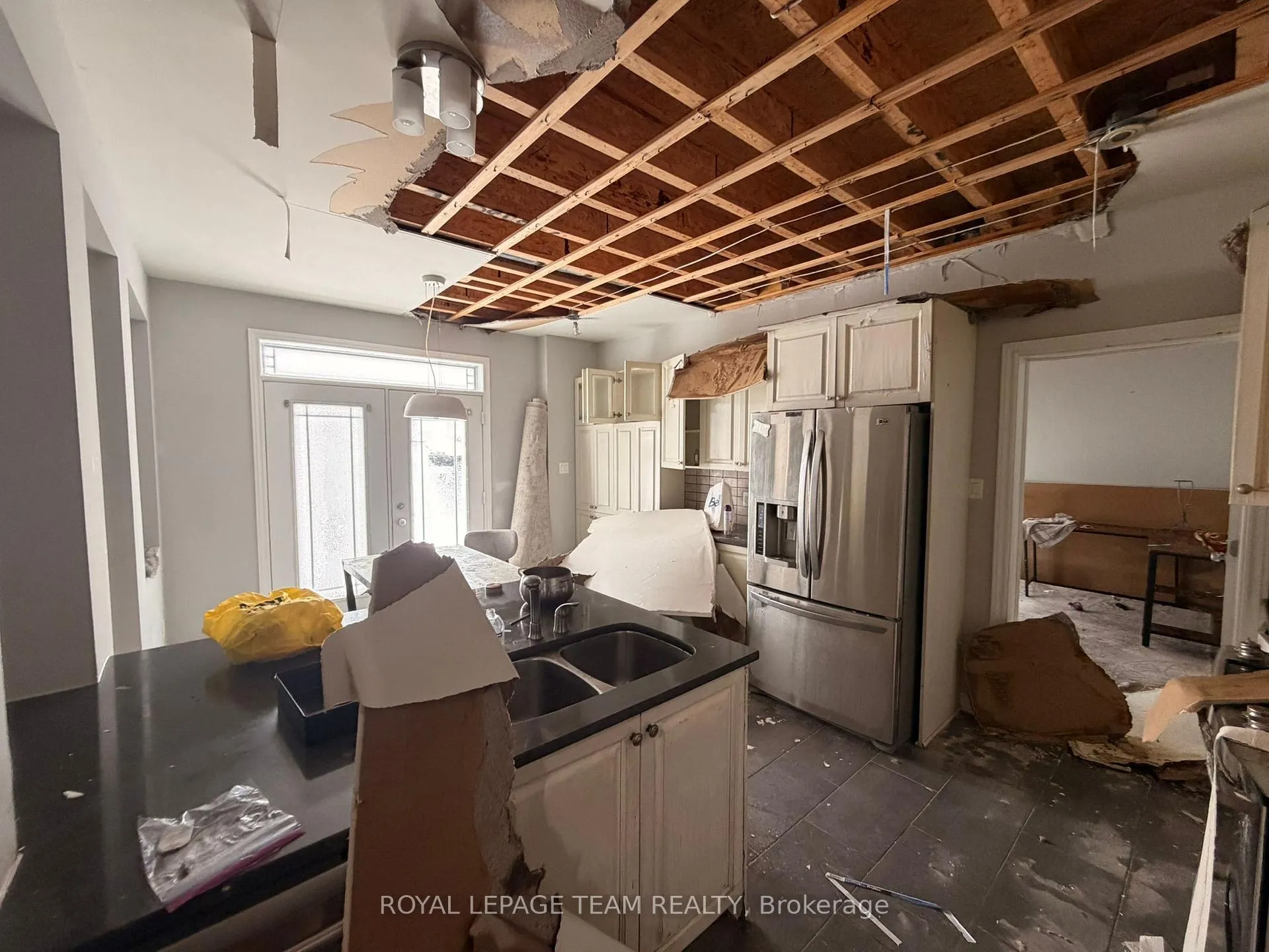 Photo 8 of 300 Fairlakes Way, Ottawa, Avalon East — HOMEH