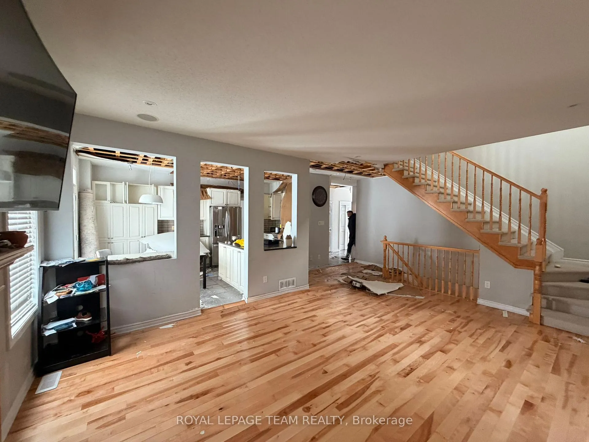 Photo 9 of 300 Fairlakes Way, Ottawa, Avalon East — HOMEH
