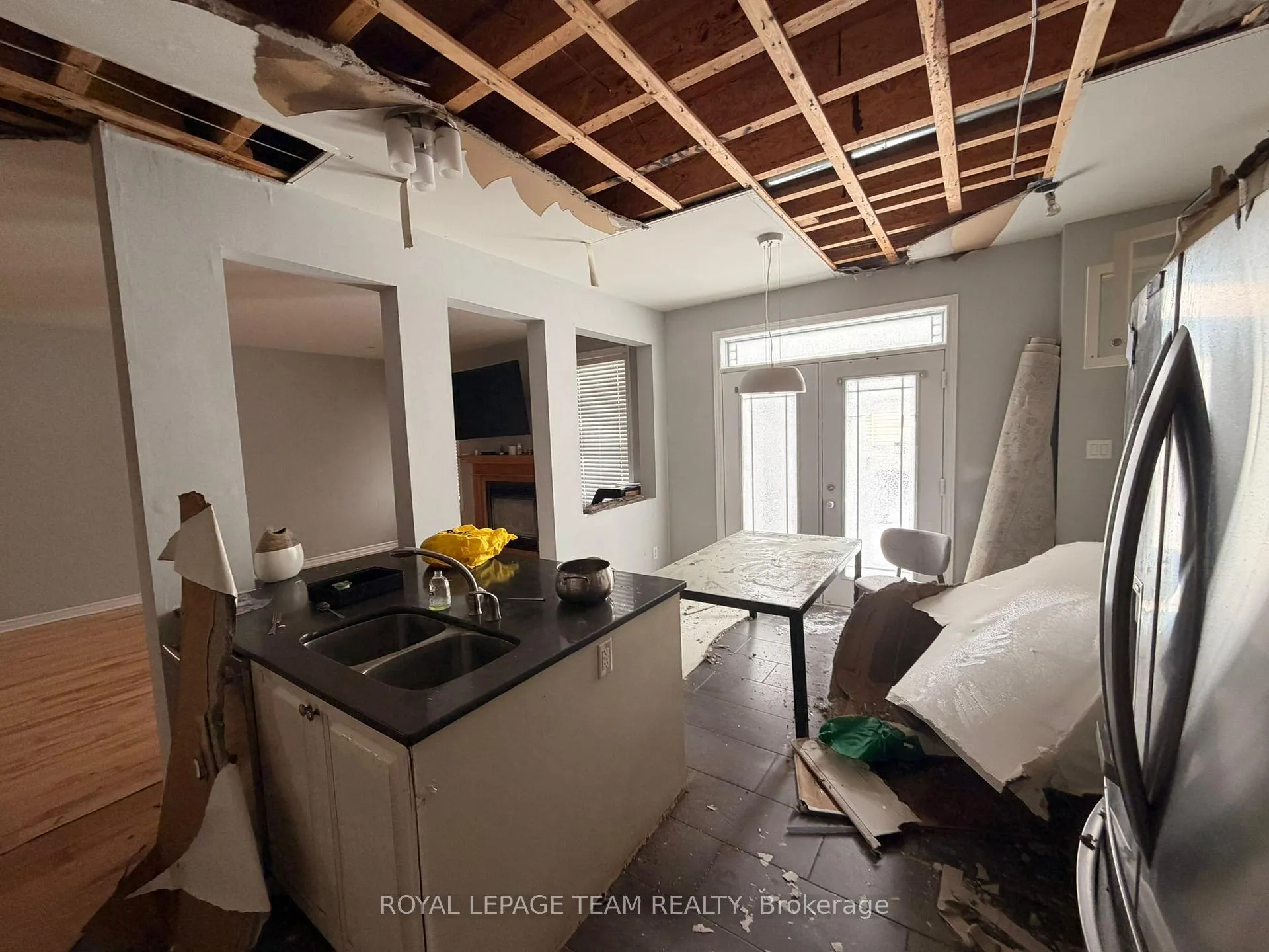 Photo 12 of 300 Fairlakes Way, Ottawa, Avalon East — HOMEH
