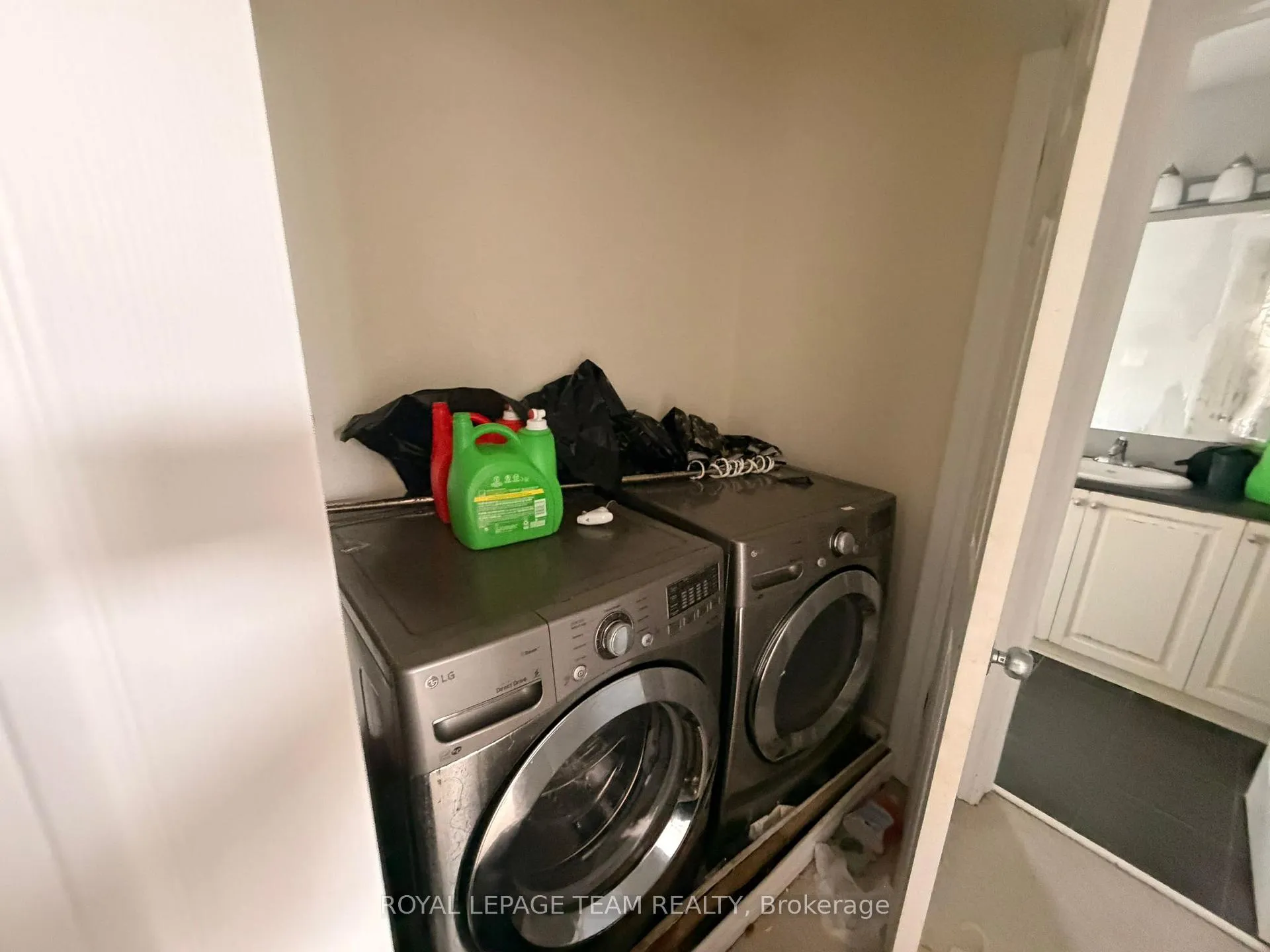 Photo 18 of 300 Fairlakes Way, Ottawa, Avalon East — HOMEH