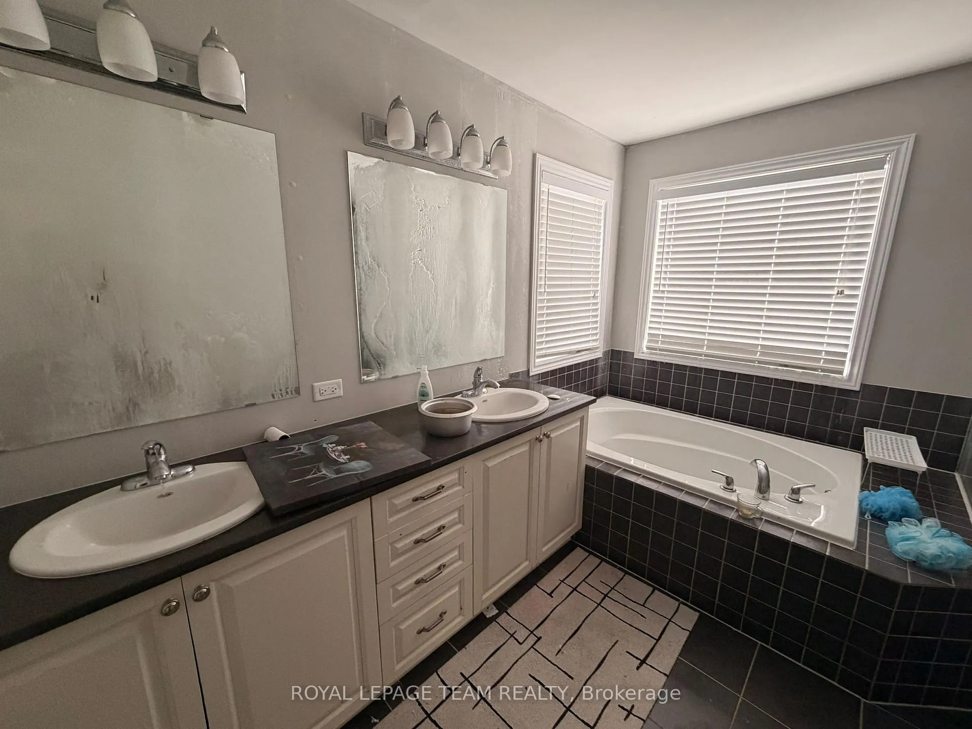 Photo 20 of 300 Fairlakes Way, Ottawa, Avalon East — HOMEH