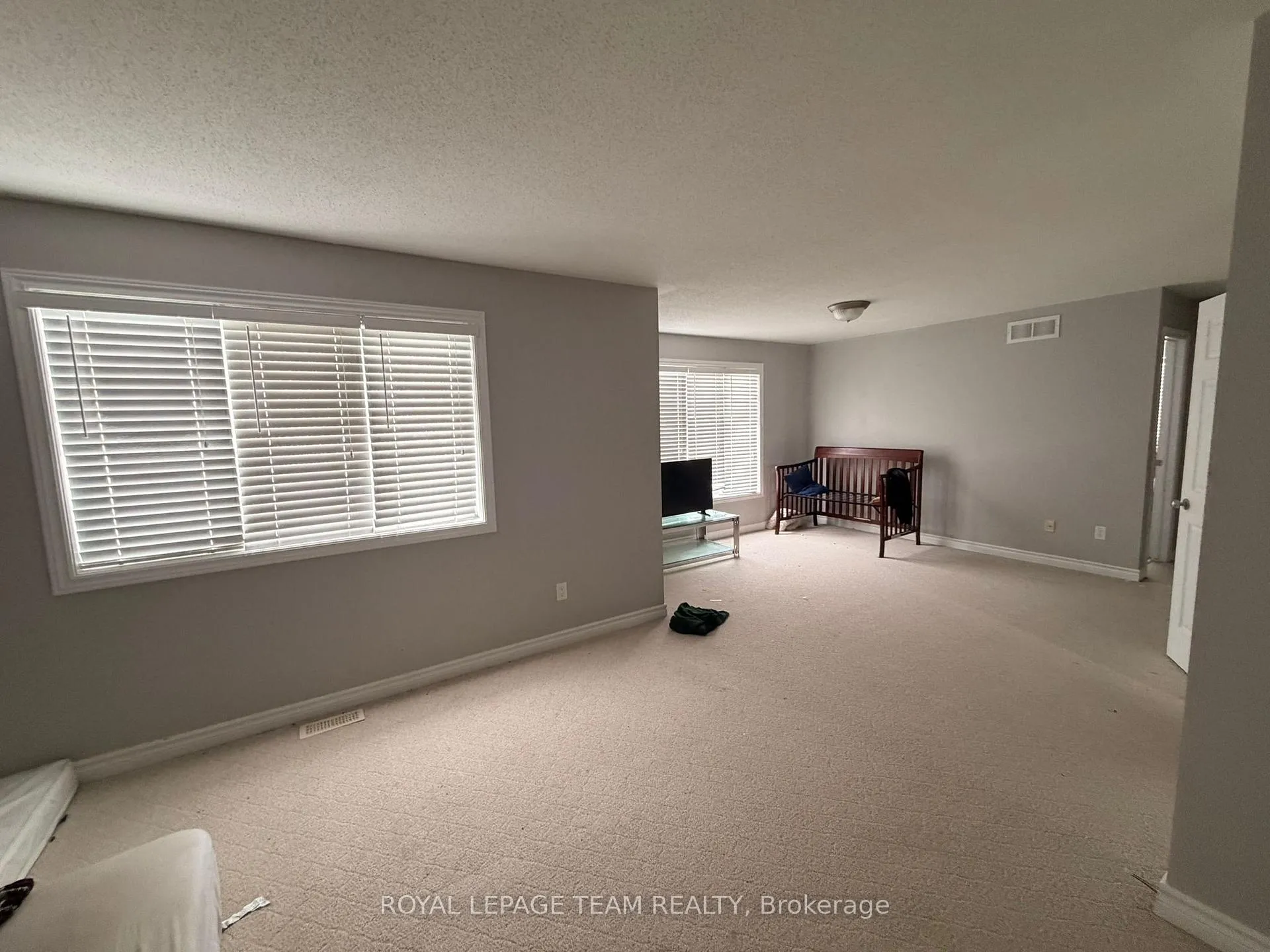 Photo 23 of 300 Fairlakes Way, Ottawa, Avalon East — HOMEH