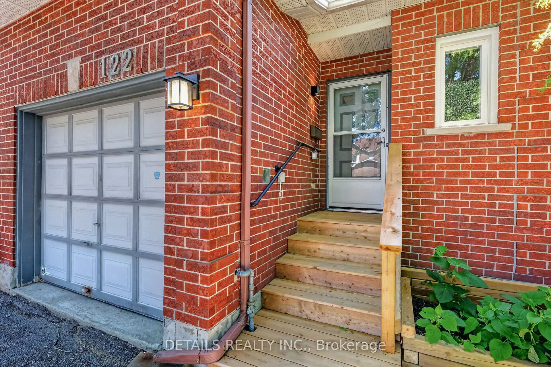Photo 2 of 122 Ashpark Crescent, Ottawa, Hunt Club Park/Greenboro — HOMEH
