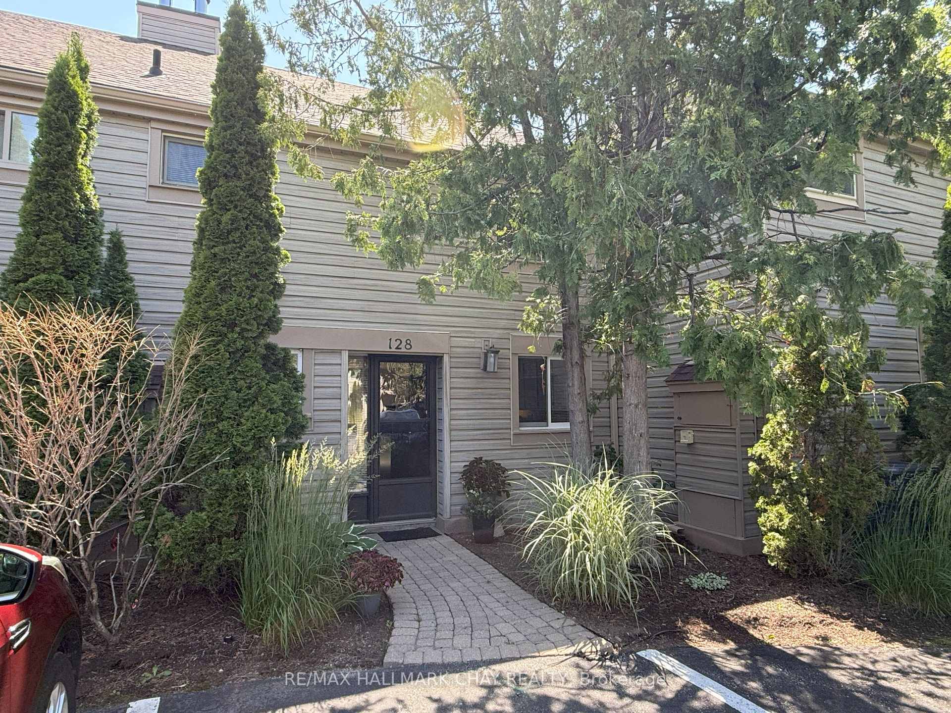 Photo 2 of Unit 18, 128 Escarpment Crescent, Collingwood — HOMEH