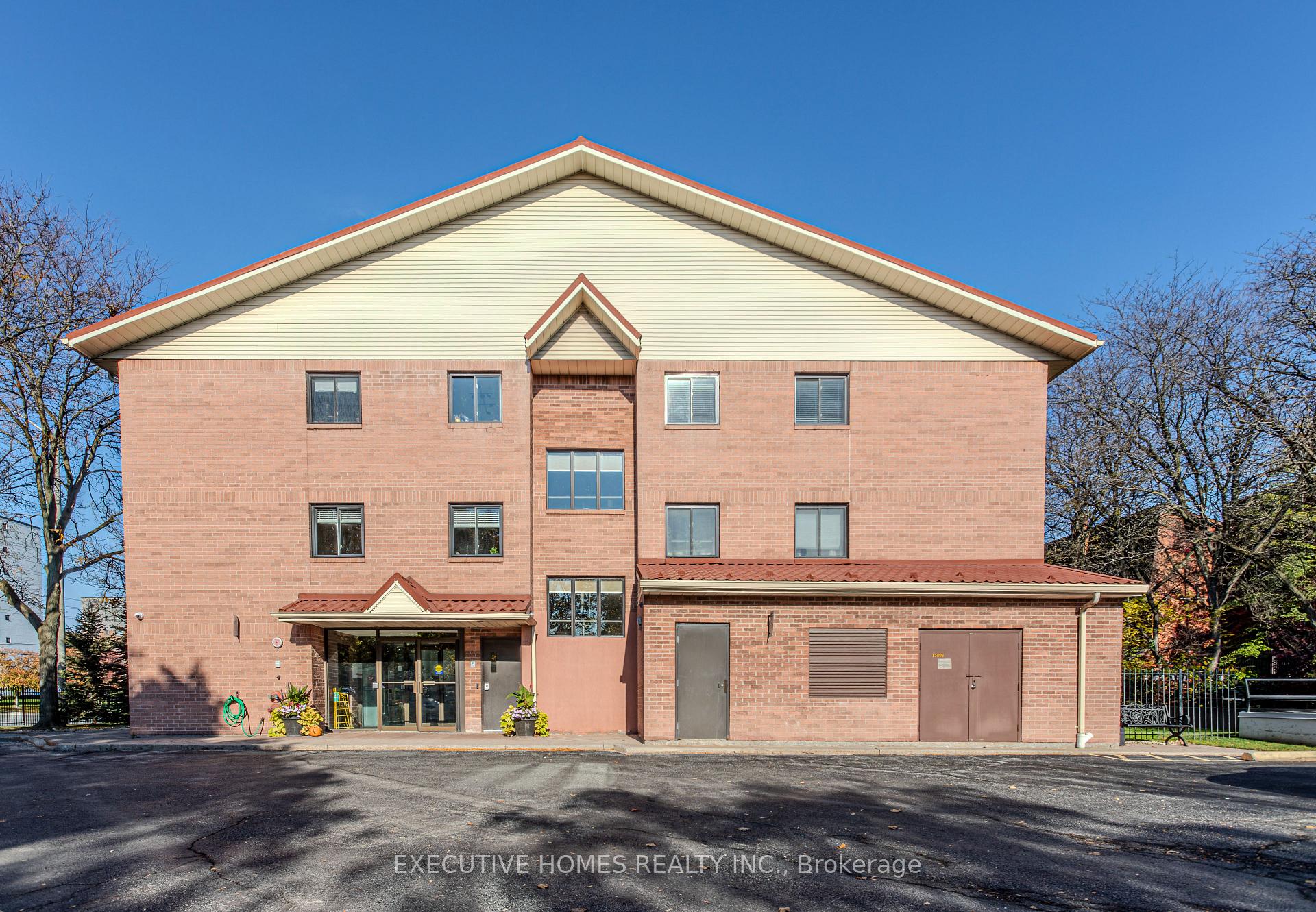 Front of Unit 102, 1275 Cornerbrook Place