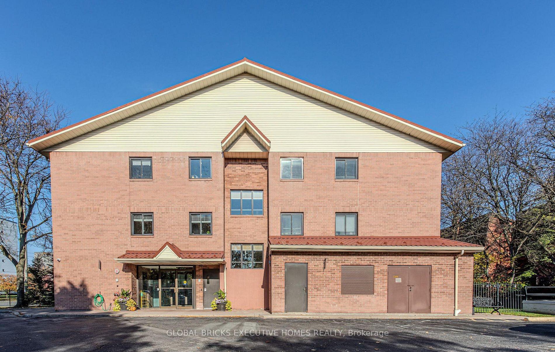Front of Unit 102, 1275 Cornerbrook Place