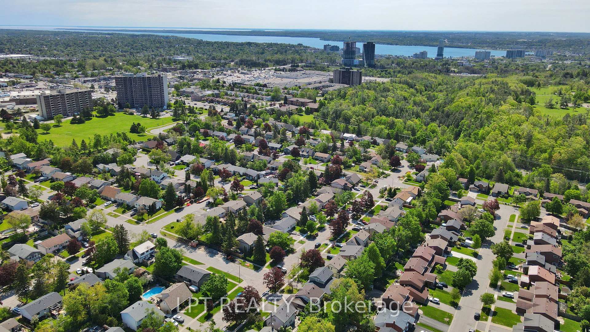 Photo 40 of 34 Noam Drive, Barrie, Sunnidale — HOMEH