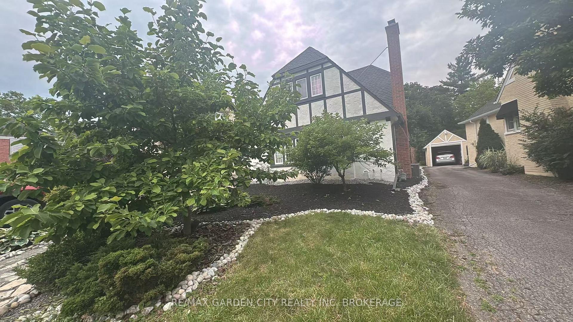 Photo 3 of 56 South Drive, St. Catharines, Old Glenridge — HOMEH