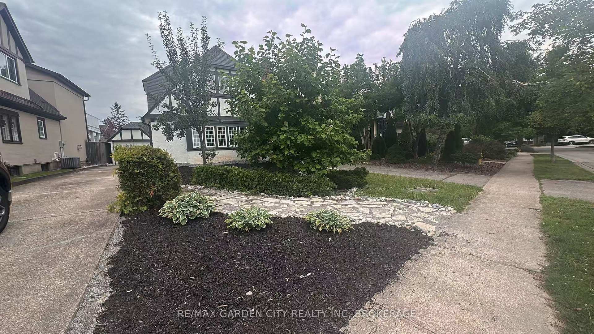 Photo 5 of 56 South Drive, St. Catharines, Old Glenridge — HOMEH