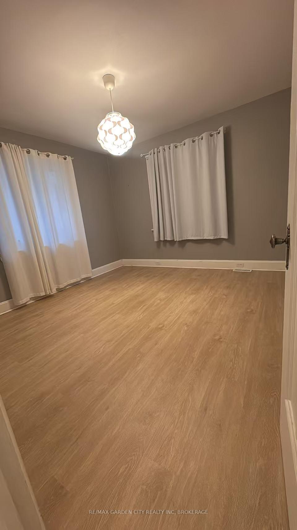 Photo 16 of 56 South Drive, St. Catharines, Old Glenridge — HOMEH