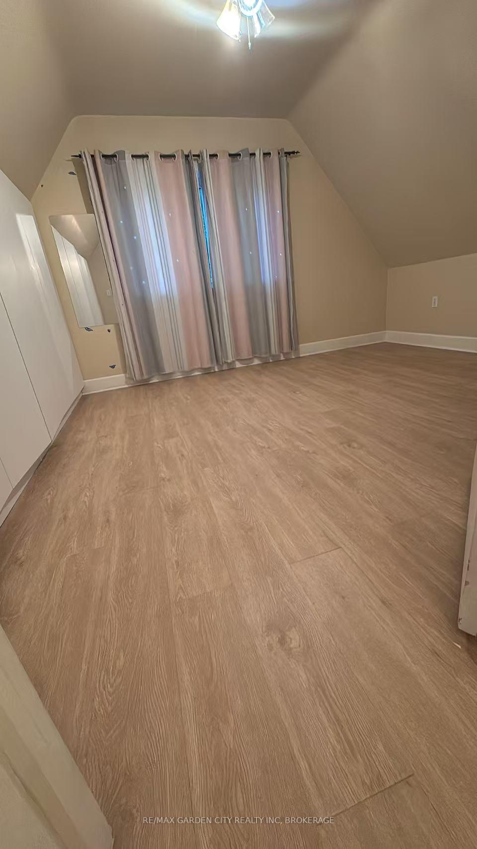 Photo 21 of 56 South Drive, St. Catharines, Old Glenridge — HOMEH