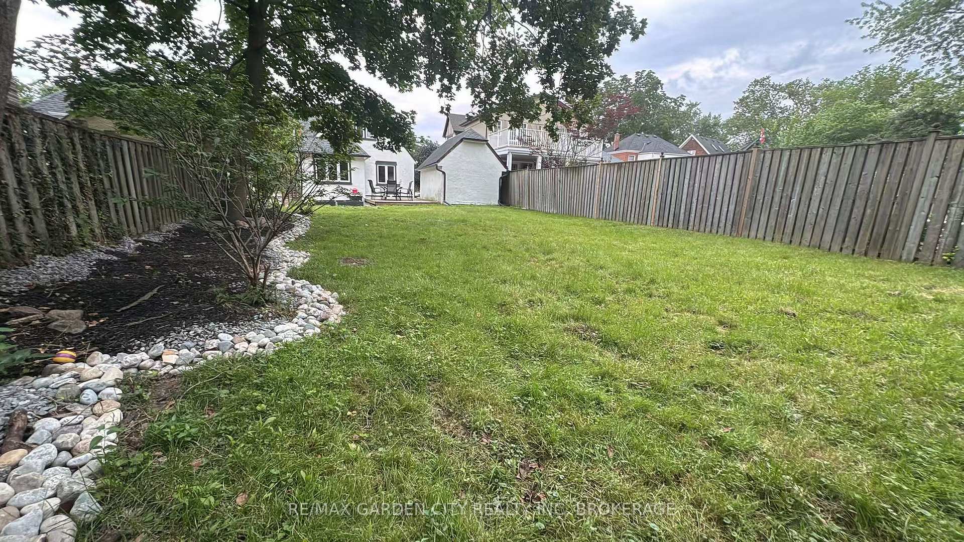 Photo 37 of 56 South Drive, St. Catharines, Old Glenridge — HOMEH