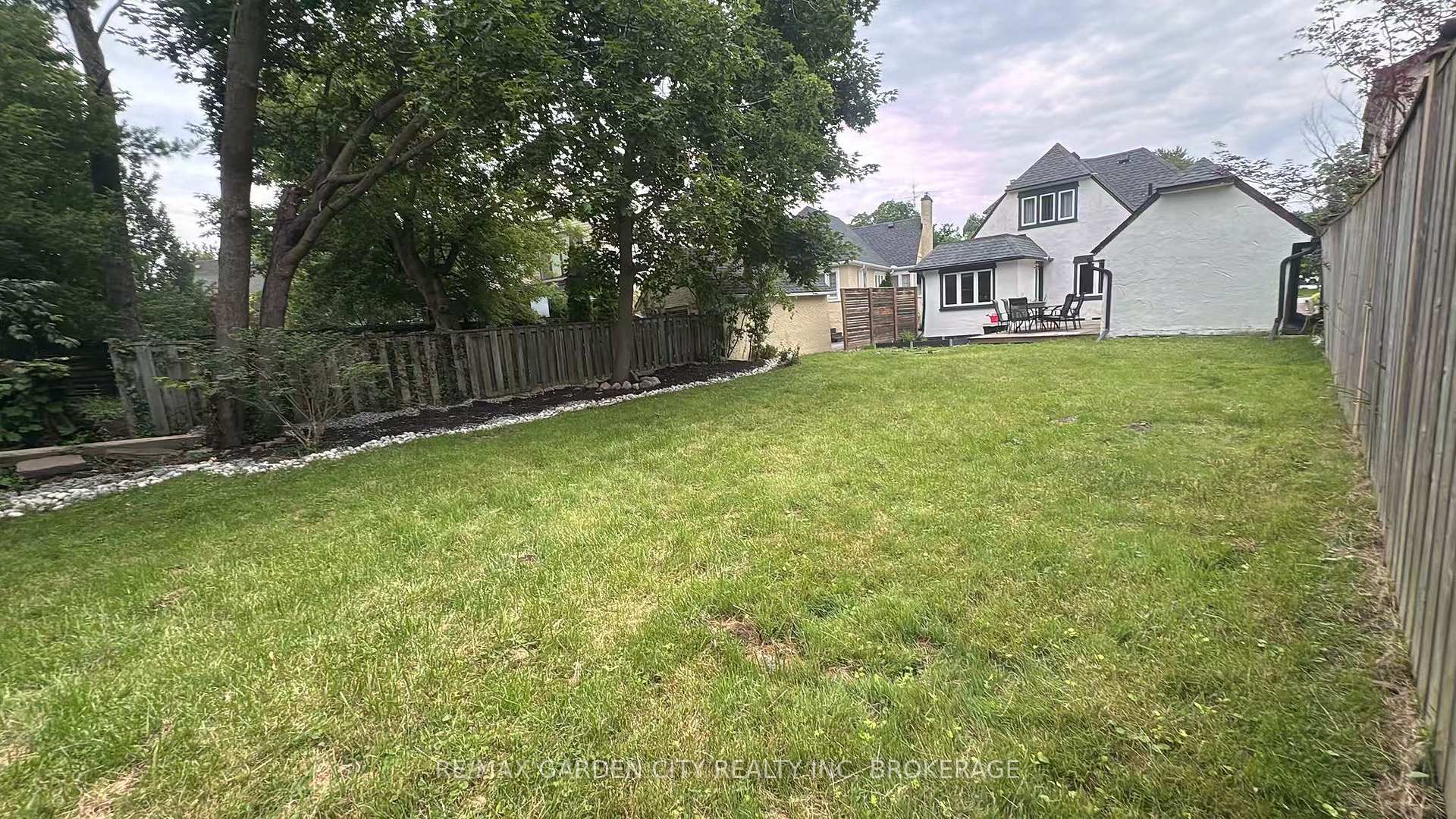 Photo 38 of 56 South Drive, St. Catharines, Old Glenridge — HOMEH