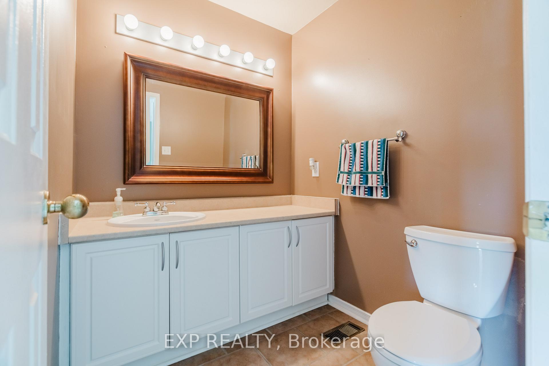 Photo 16 of Unit 29, 6 Forsyth Lane, Ottawa, Crystal Beach — HOMEH