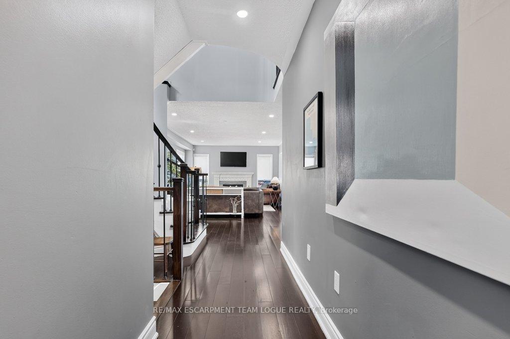 Photo 6 of 5839 Sunmill Crescent, Burlington, Orchard — HOMEH