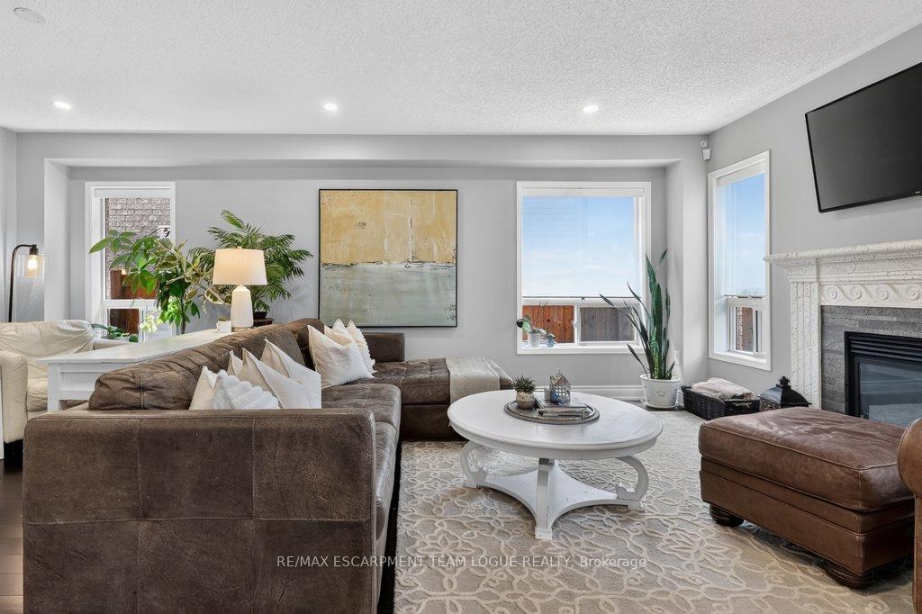 Photo 8 of 5839 Sunmill Crescent, Burlington, Orchard — HOMEH