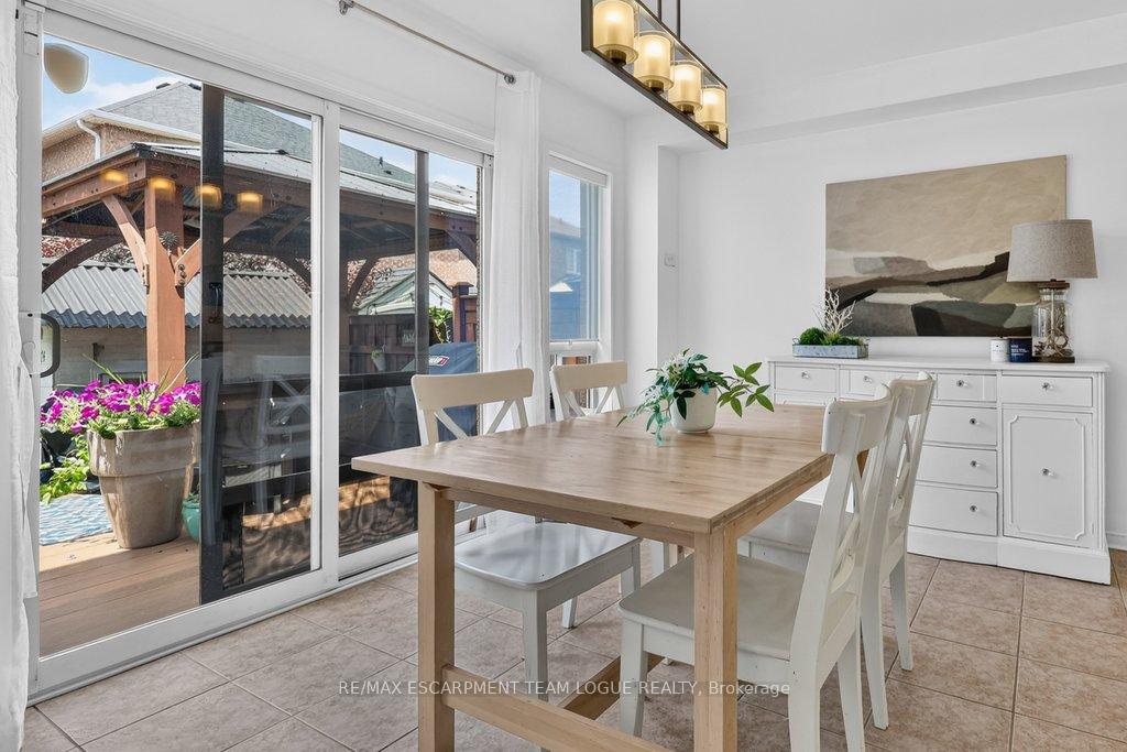 Photo 10 of 5839 Sunmill Crescent, Burlington, Orchard — HOMEH