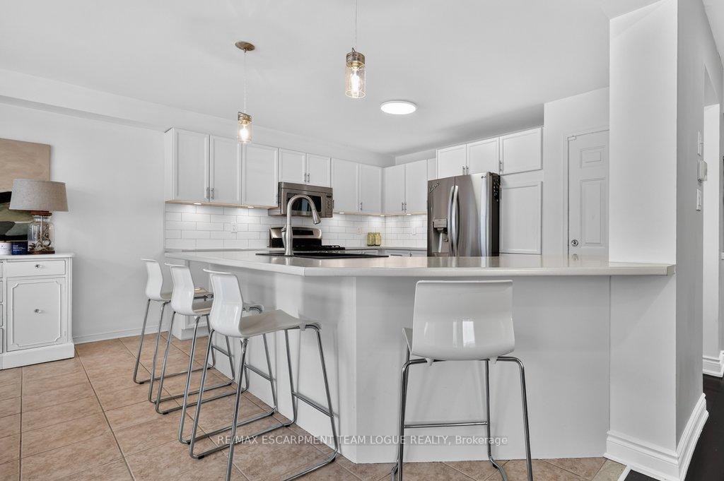 Photo 12 of 5839 Sunmill Crescent, Burlington, Orchard — HOMEH
