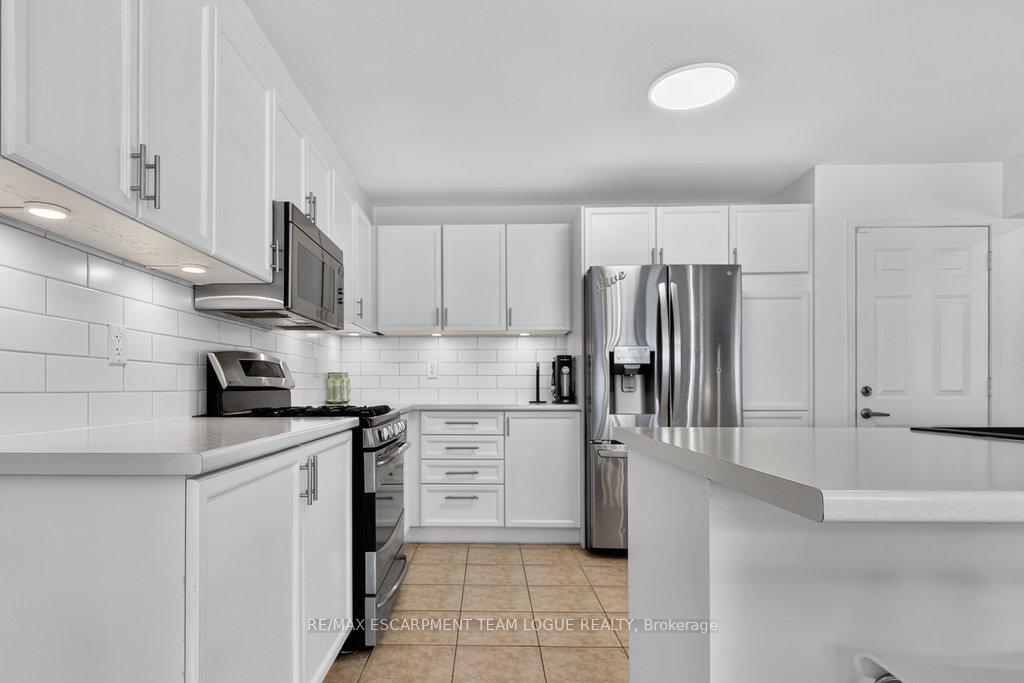 Photo 14 of 5839 Sunmill Crescent, Burlington, Orchard — HOMEH