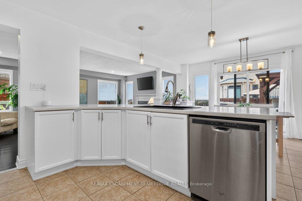 Photo 15 of 5839 Sunmill Crescent, Burlington, Orchard — HOMEH