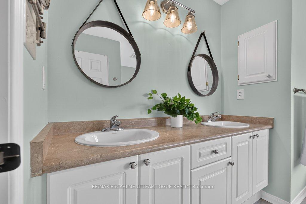Photo 24 of 5839 Sunmill Crescent, Burlington, Orchard — HOMEH